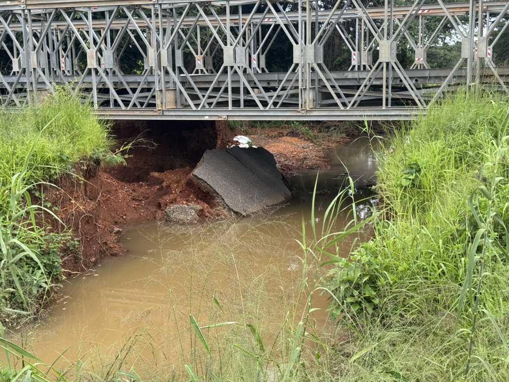 Nog een brug die door militairen tijdelijk is hersteld

