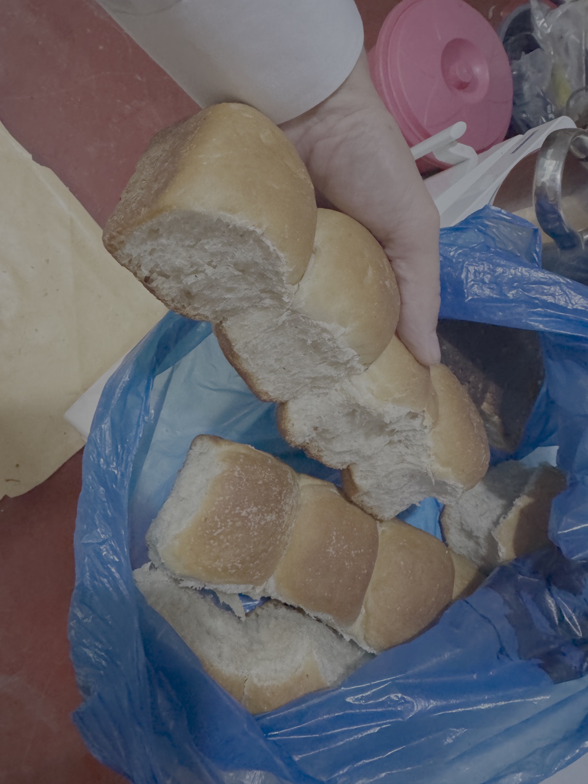 En hier is dan het brood dat ze vroeg in de morgen bakt. Erg lekker!