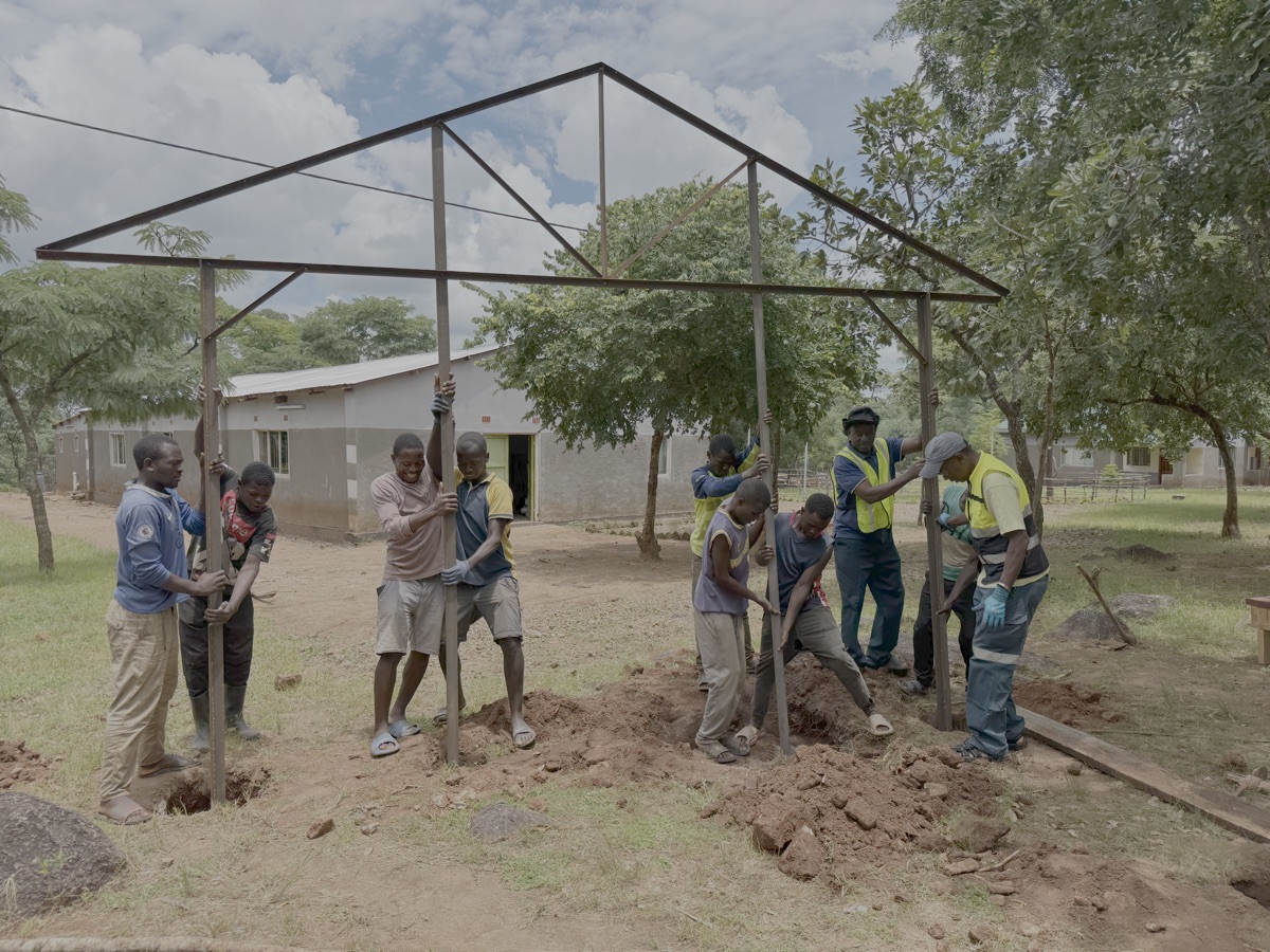 28-01-2026: Het plaatsen van het eerste raamwerk.