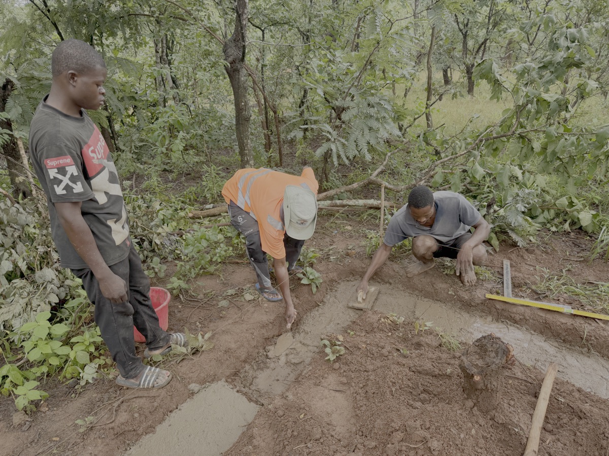 Het leggen van de fundering is een precies werkje