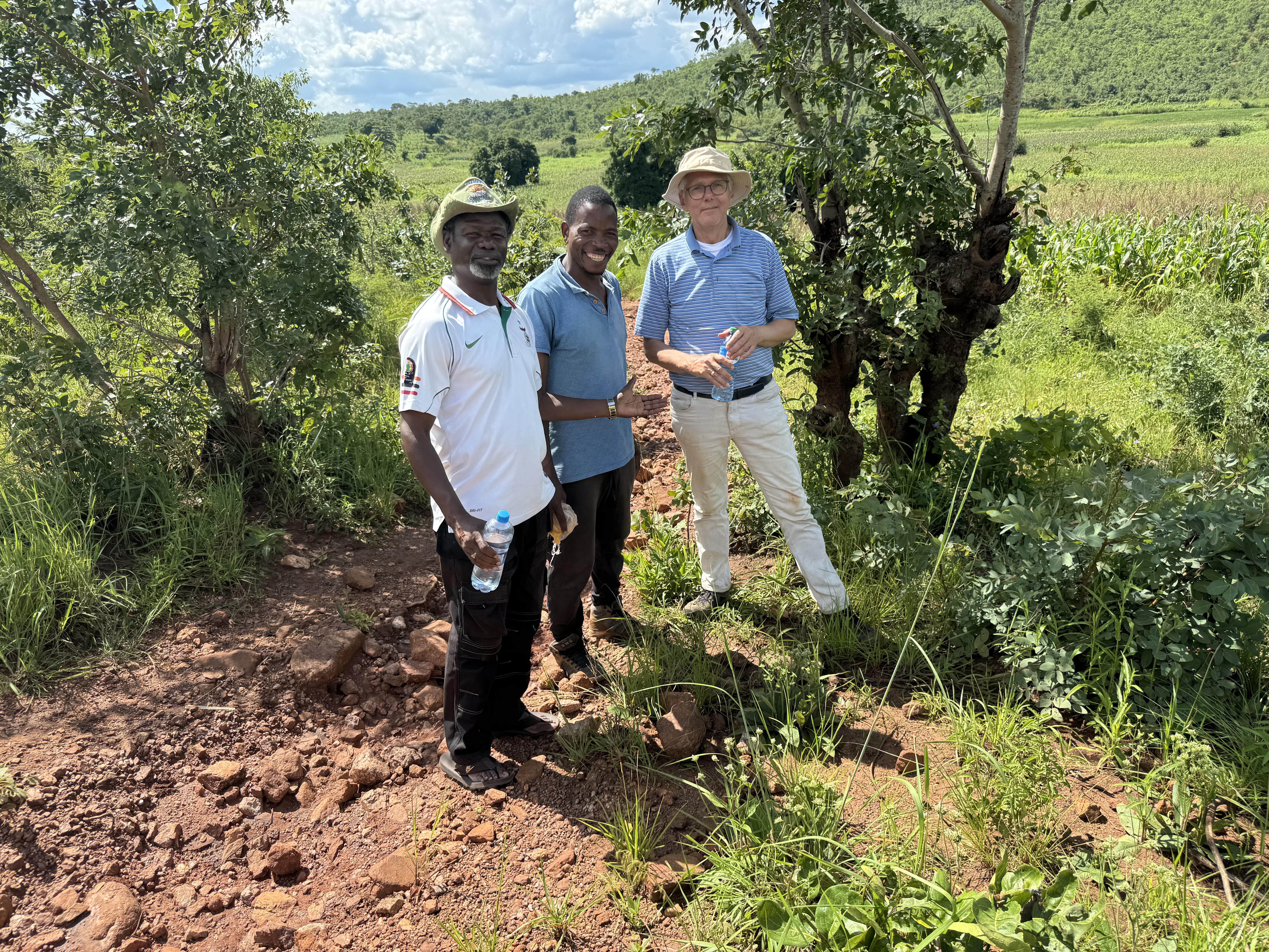 Bezoek aan de boerderij van Shema